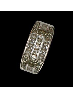 Lia Sophia Grandeur Ring Size 8 With Clear Crystals & Silver-Tone Band